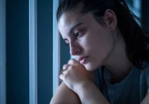 Udforsk letlæselige vejledninger om skizofreni og depression. Lær, hvad de er, tegn som paranoid skizofreni. Få mere at vide om, hvordan du kan få hjælp.